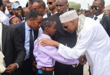 R/wasaare Xasan Cali Khayrre oo maanta la ciiday shacabka Muqdisho+Sawirro