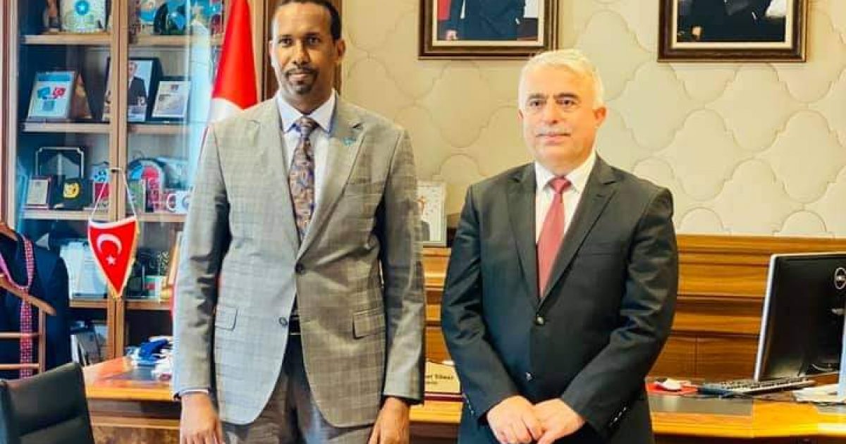 Wasiirka Ganacsiga oo kulan laqaatay safiirka dowladda Turkiga ee Soomaaliya